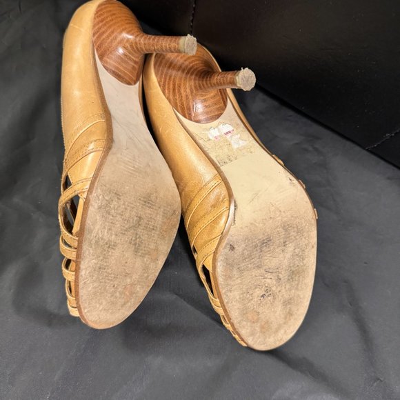Steve Madden Tan Heels - Picture 6 of 7